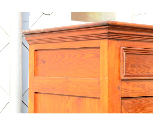 Low wardrobe with closet and drawers