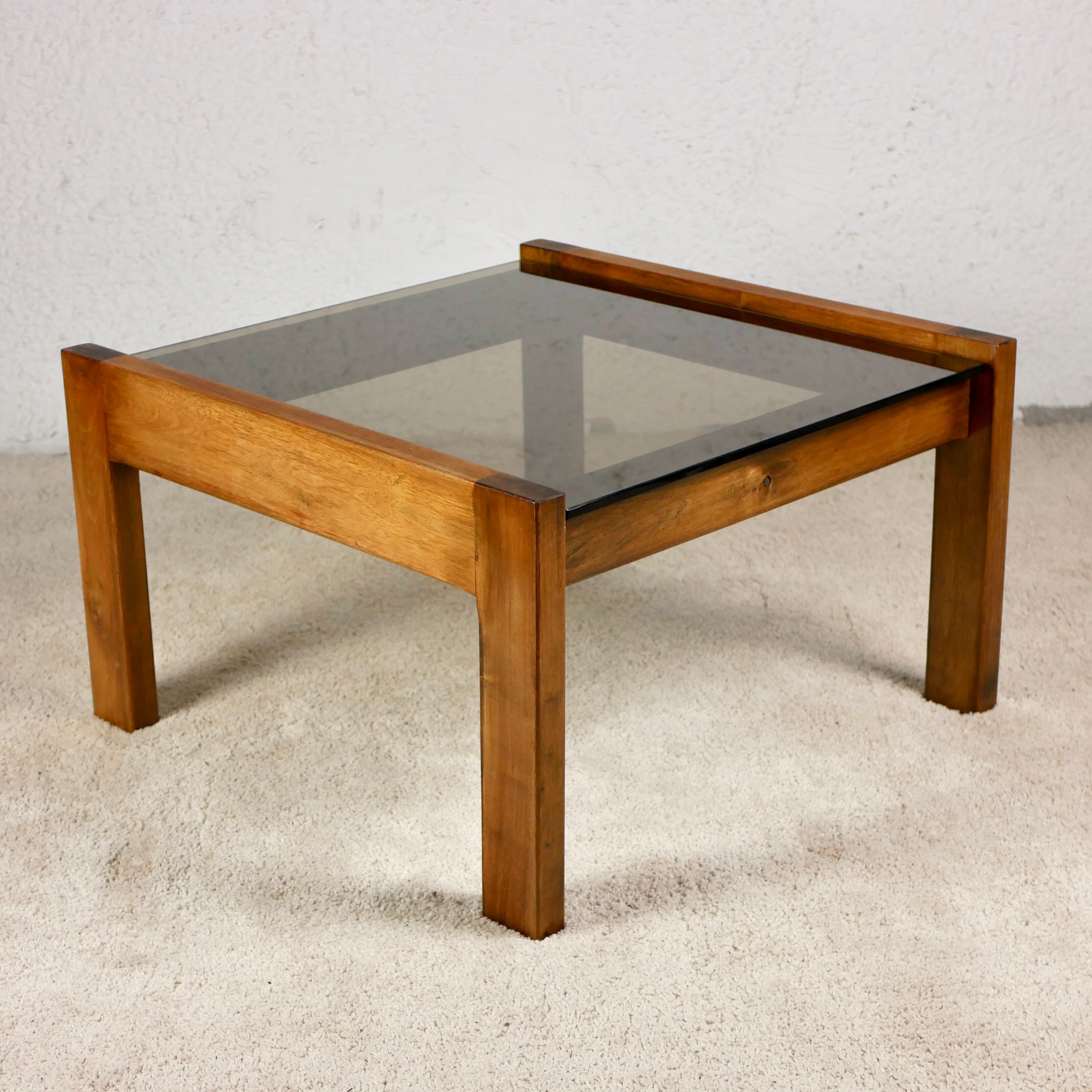 Coffee table in wood and smoked glass