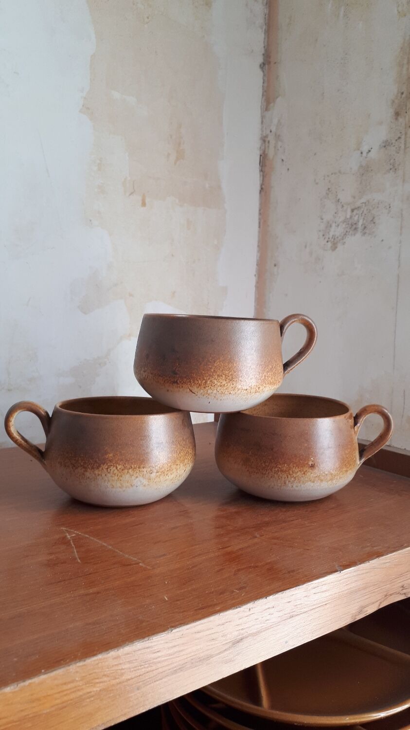 Trio de tasses en grès