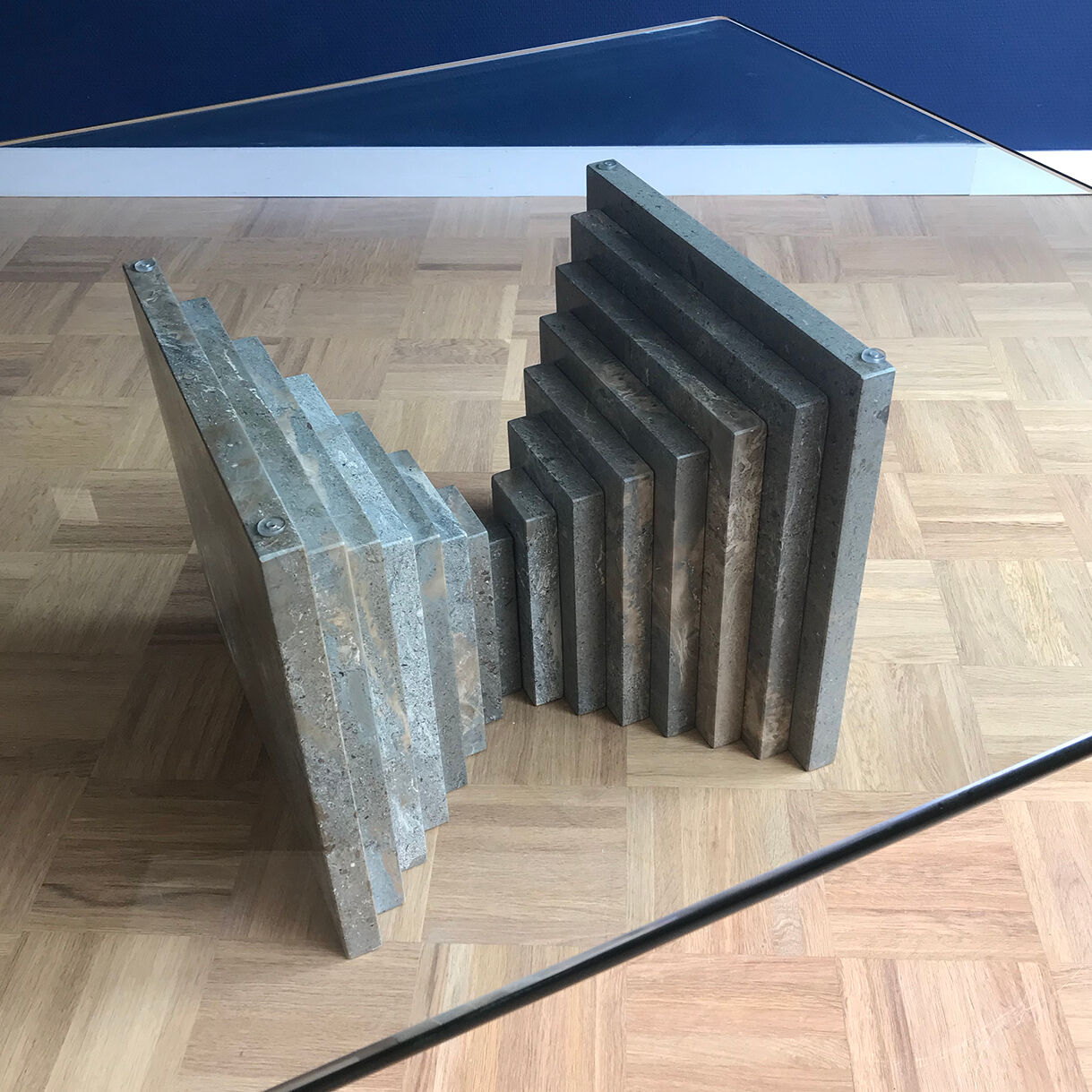 Table basse sculpturale en marbre de milieu de siècle