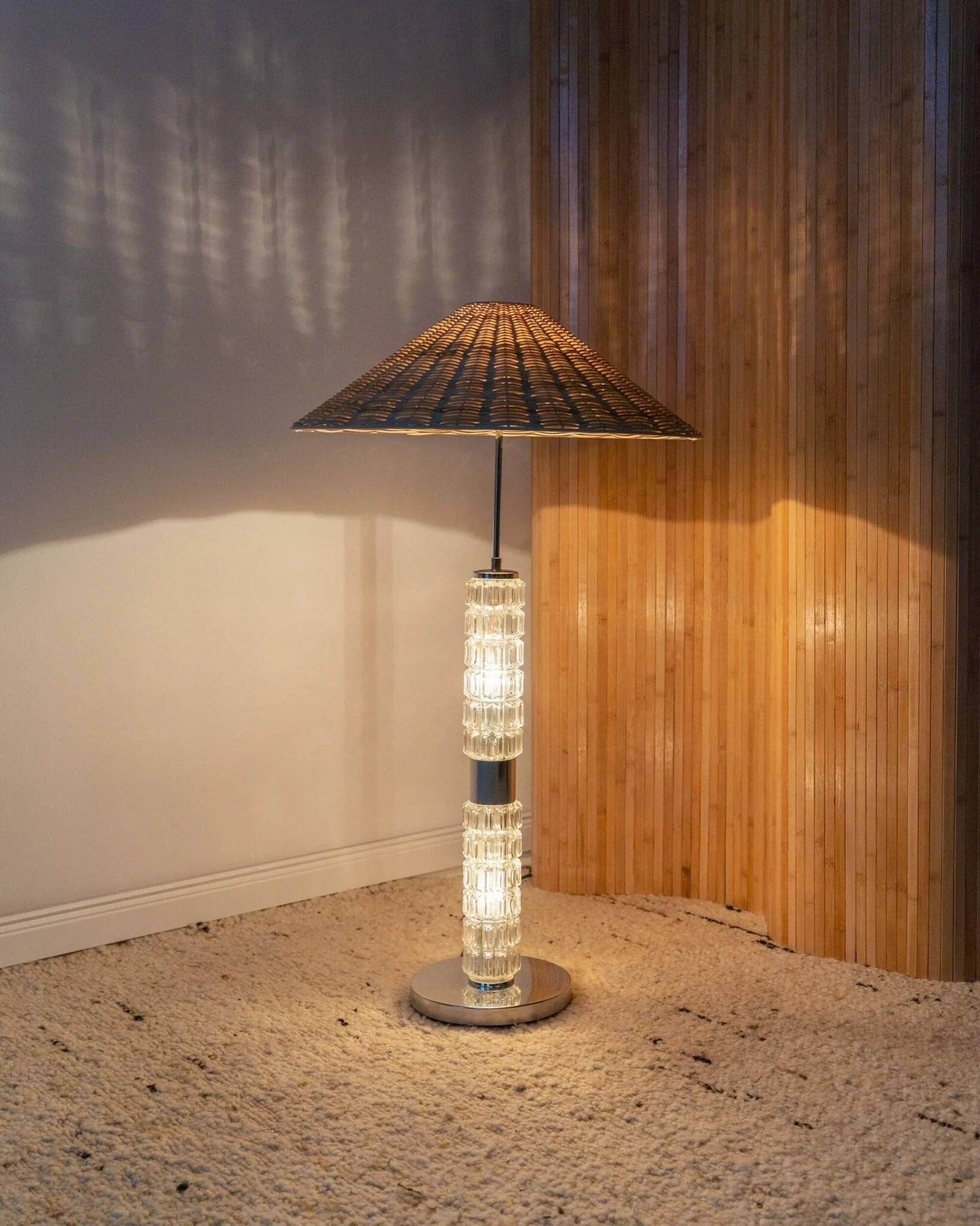 Richard Essig 1960s floor/table lamp with transparent glass body, chrome base, brown rattan shade