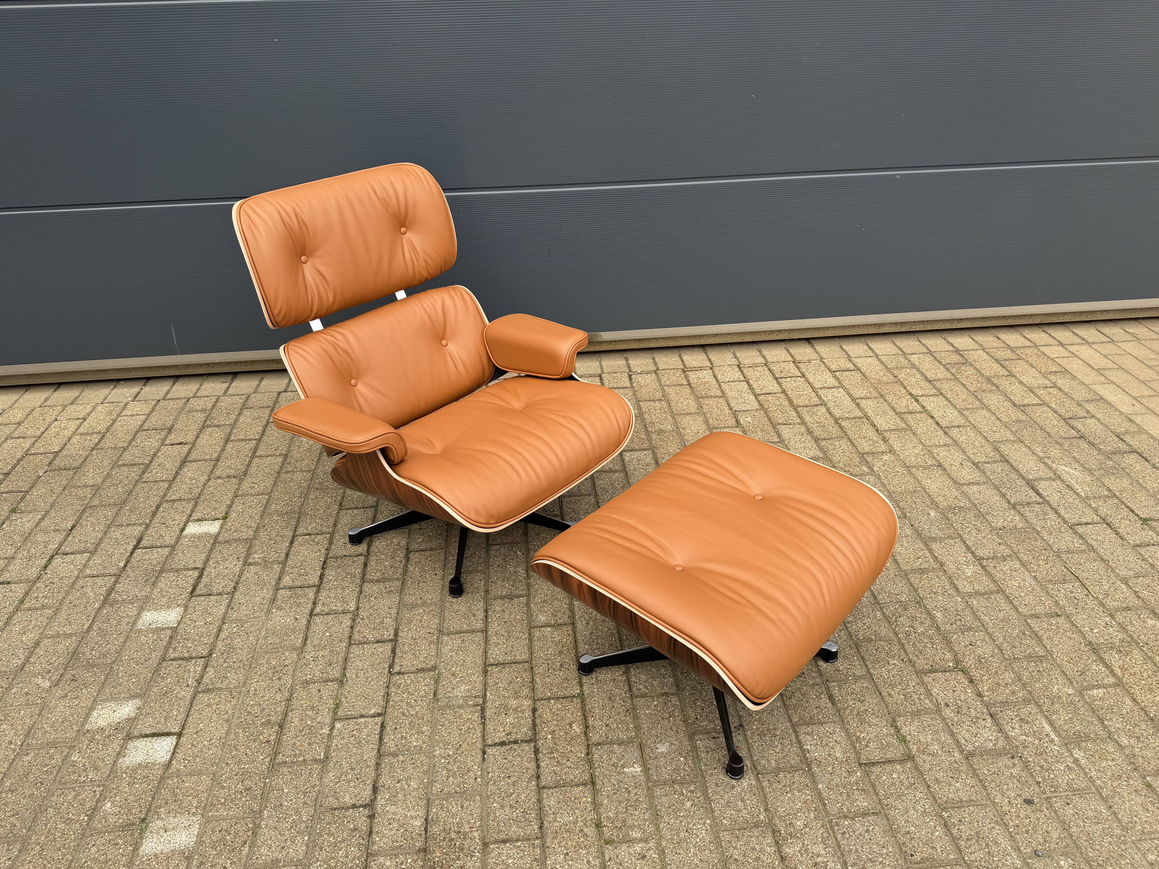 Vitra Eames Lounge Chair XL + Ottoman, Cognac leather & Santos Rosewood