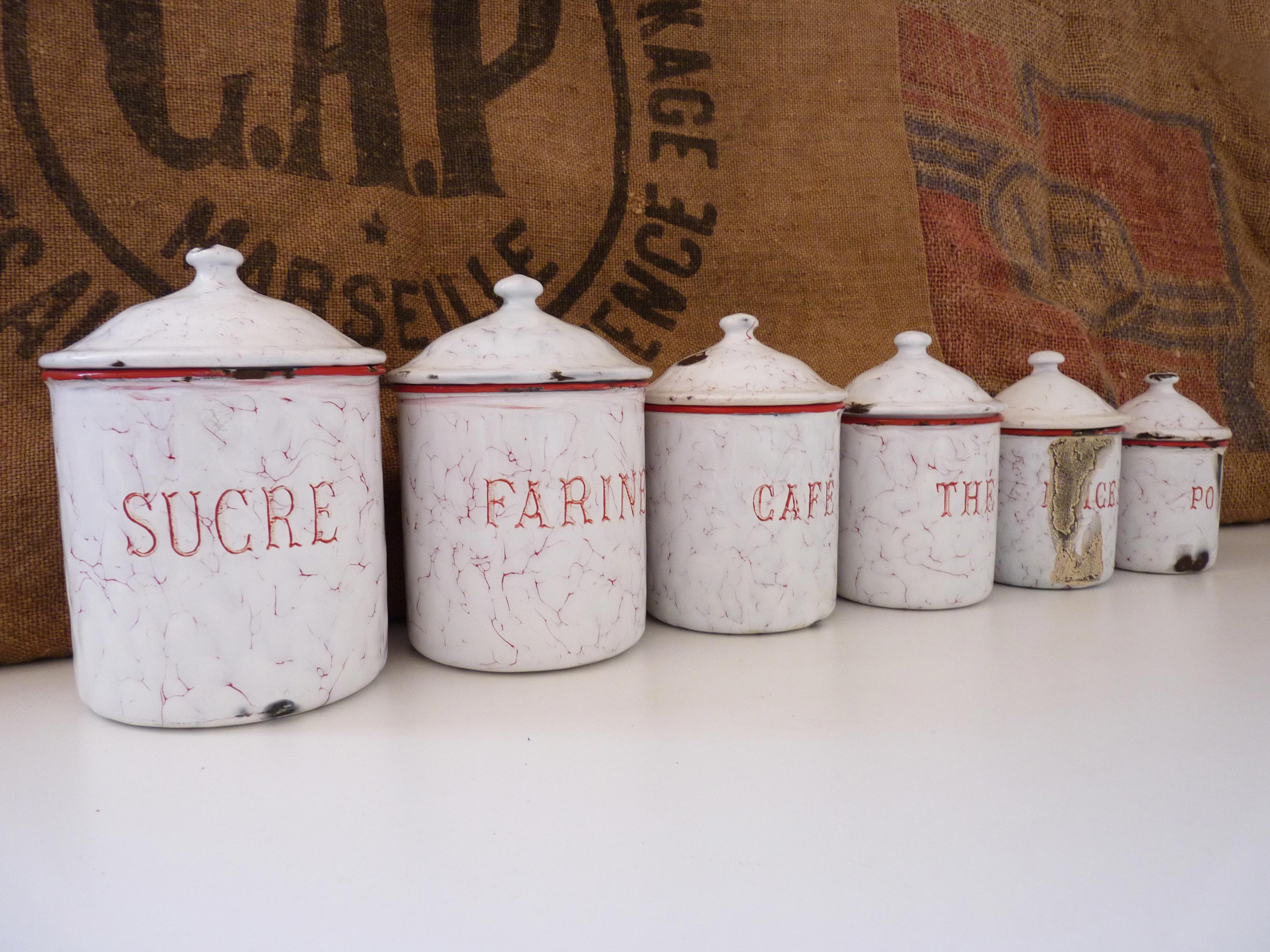 Series of 6 spice pots in white and red enamel for cooking