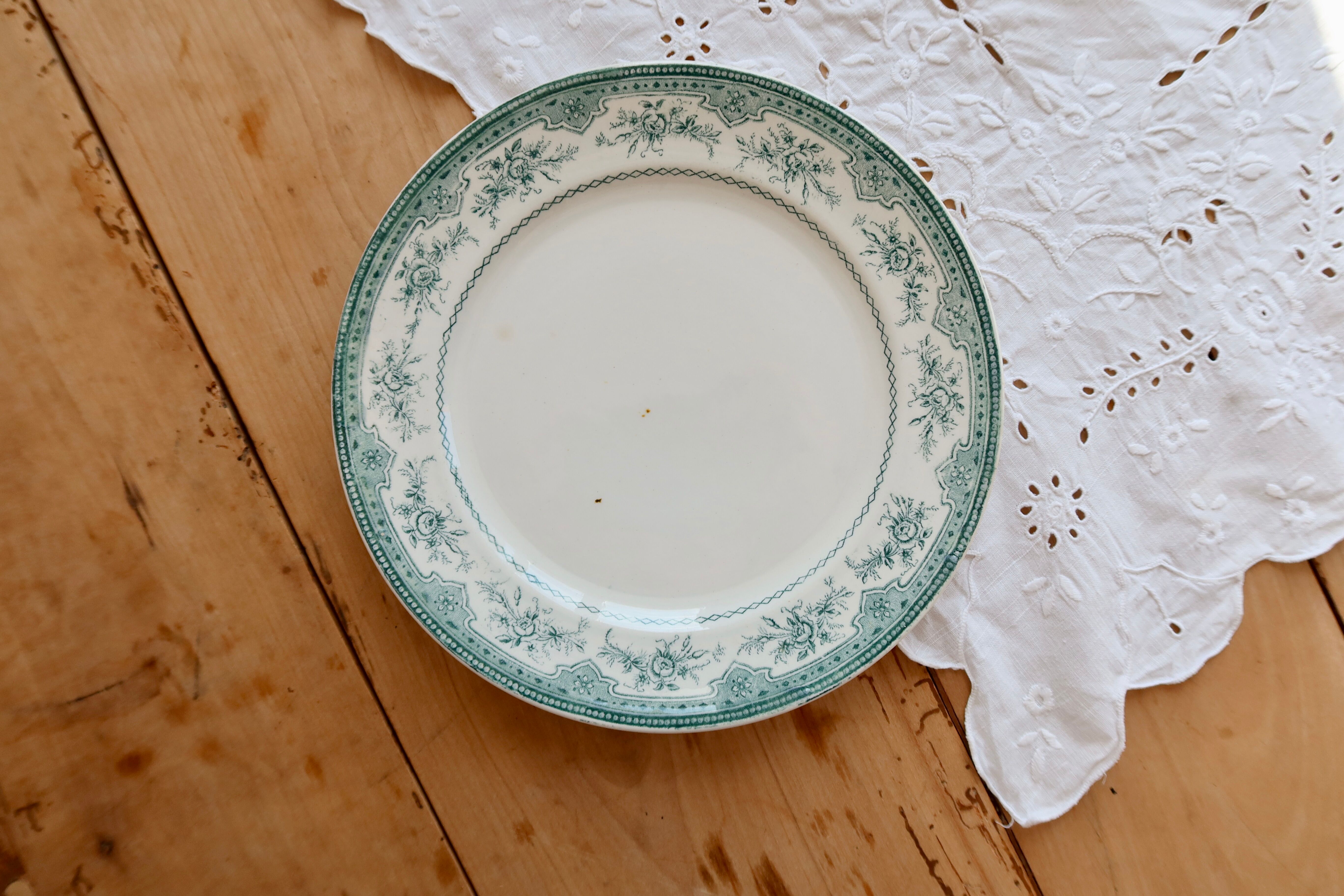 Antique flat plate, ironstone, Onnaing, Roses Mousses pattern.