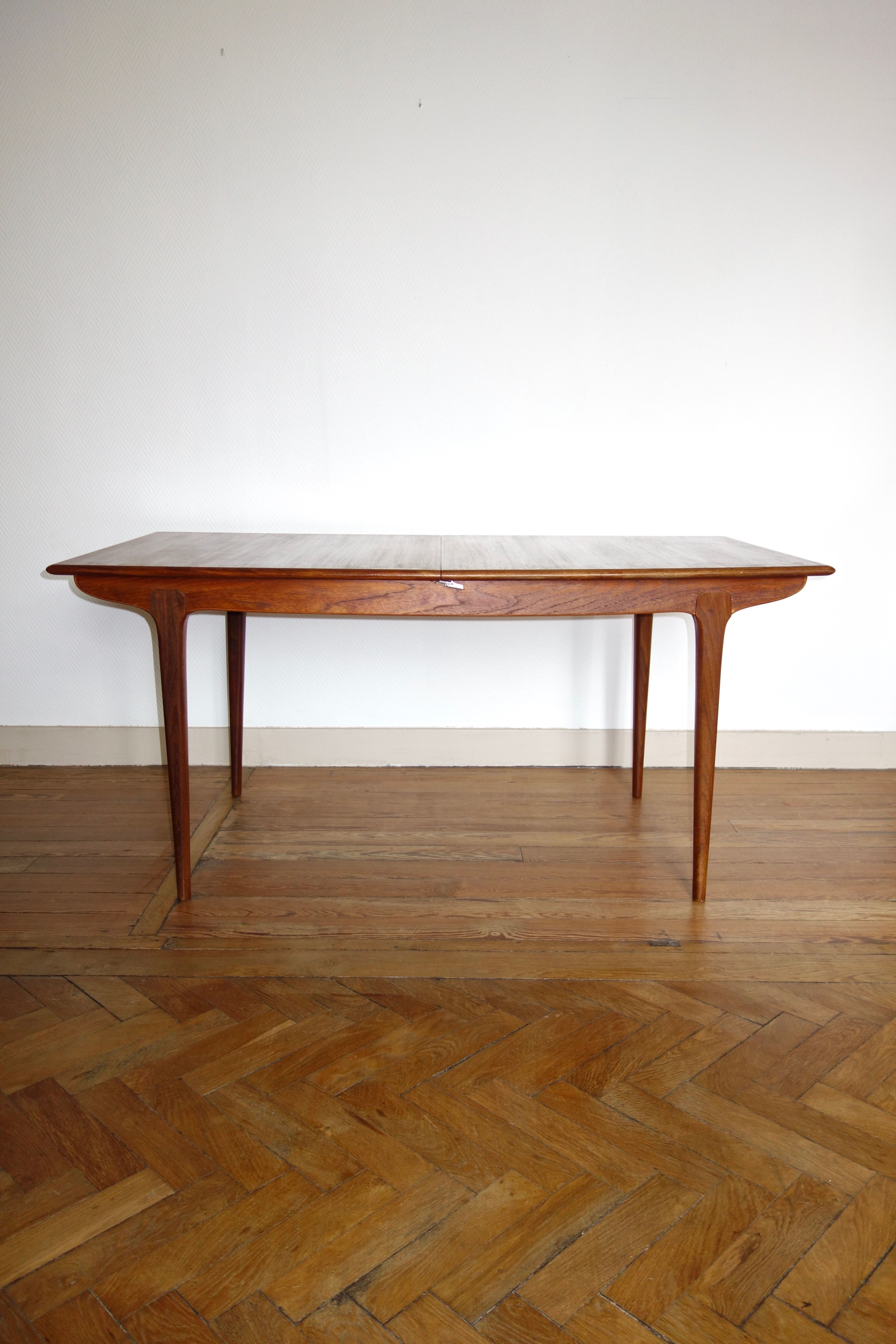 Scandinavian extendable table in teak of the 1960s