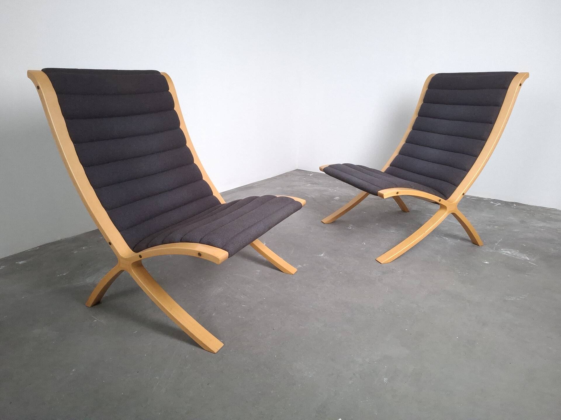 2  chaises AX  par Hvidt & Molgaad édition Fritz Hansen