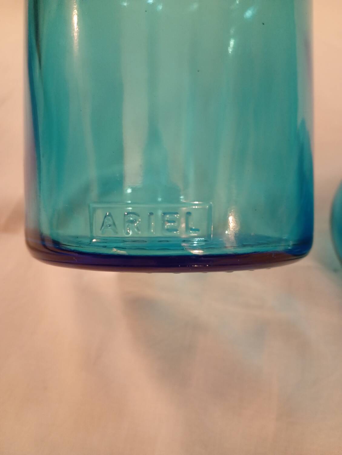 Ariel glass pot