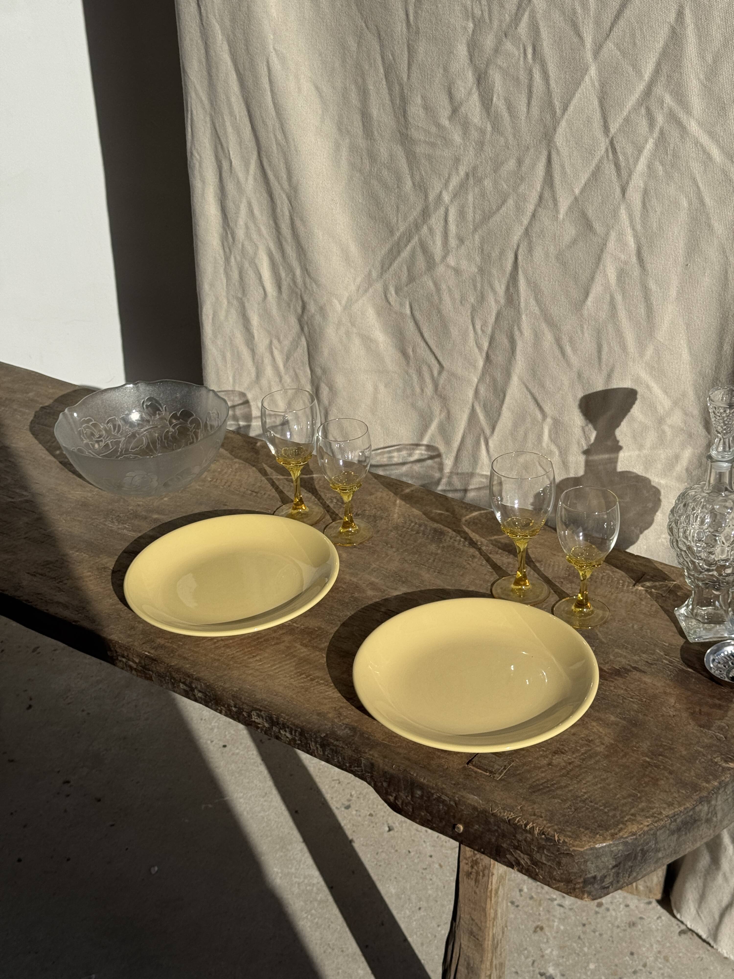 Set of 2 large yellow plates without brand D25.5