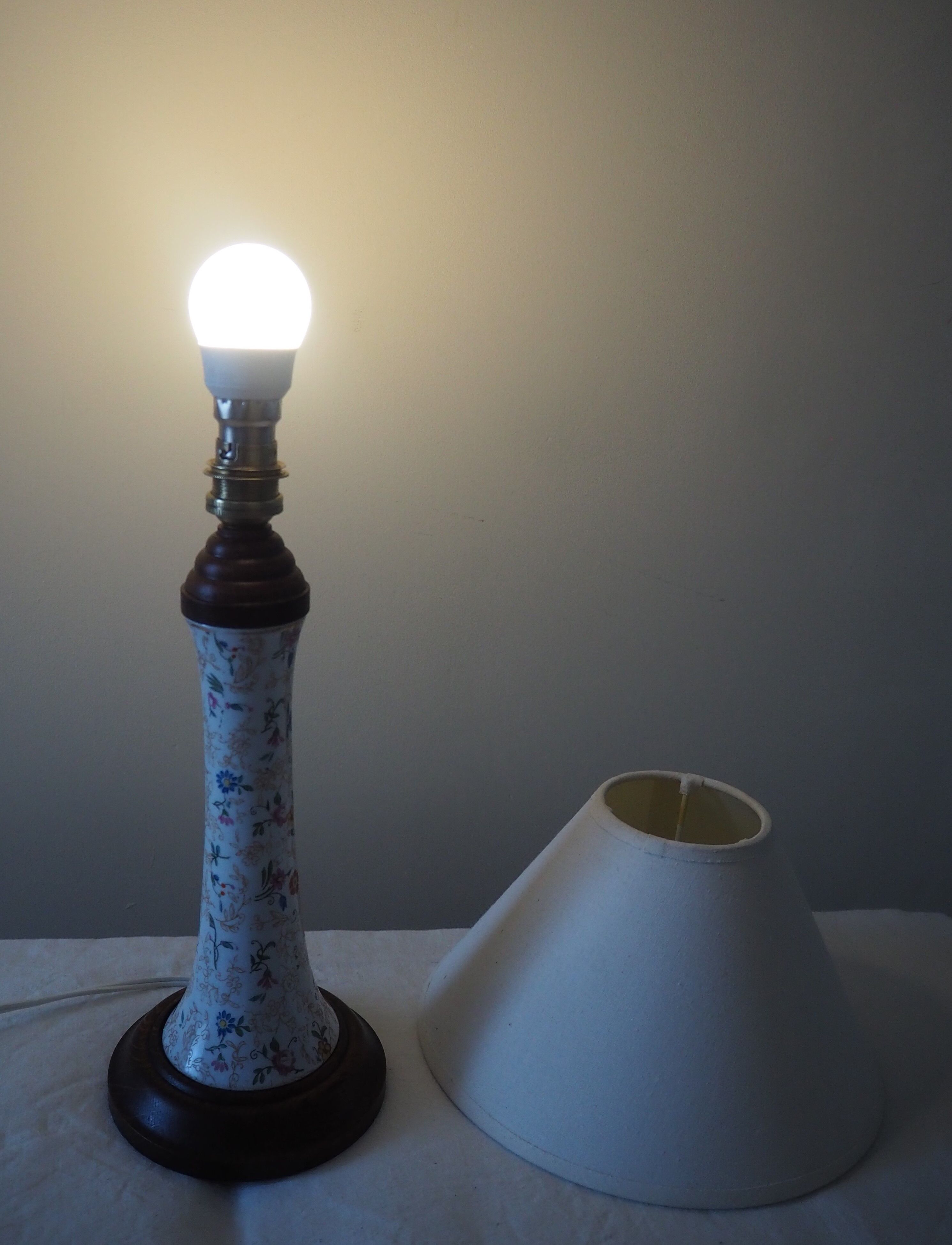 Table lamp for bedside use in earthenware with a wooden base.