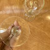 2 wine glasses