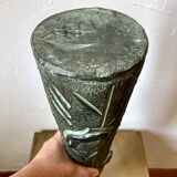 Vase longiligne à décor stylisé brutaliste, dans le goût de Ballesti