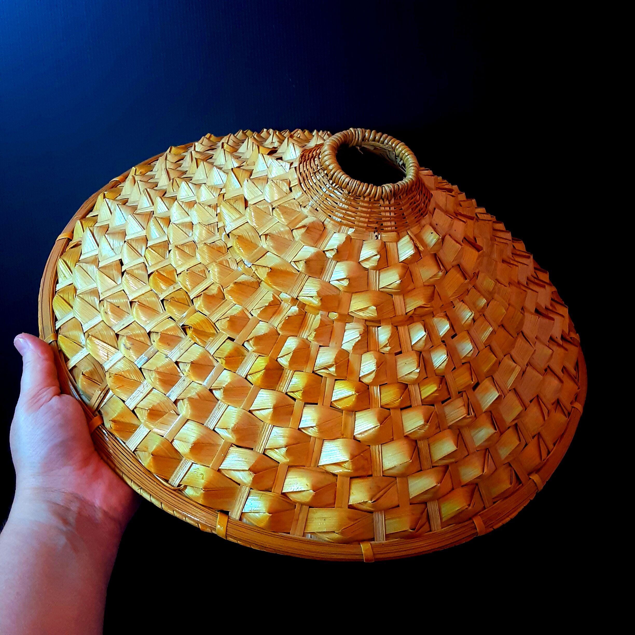 Suspension pagoda in banana leaves