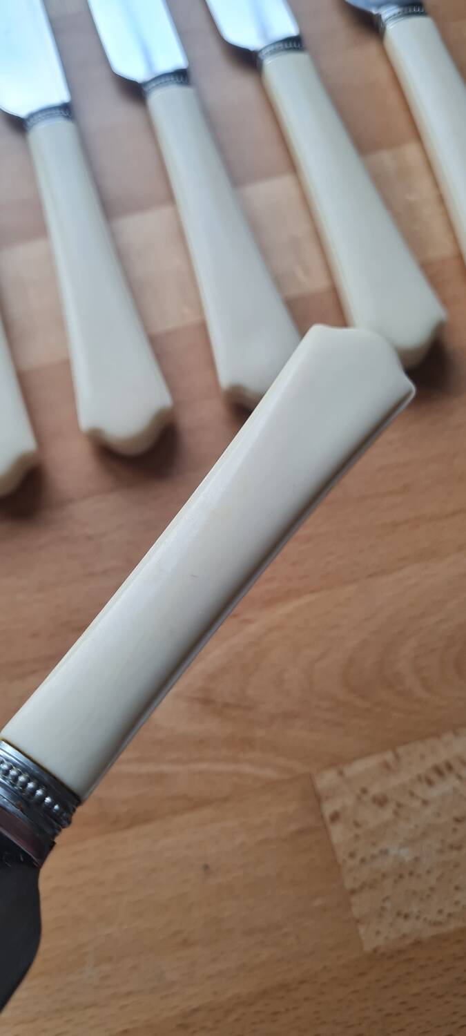 Set of 12 bakelite knives