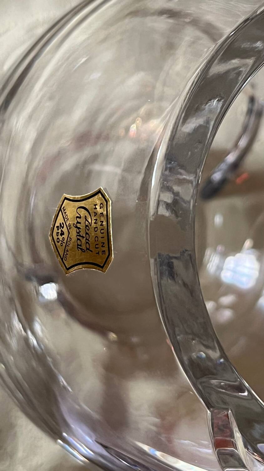 Egg-shaped crystal vase