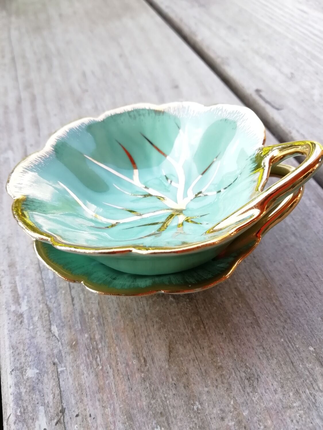 Water lily pepper shaker set