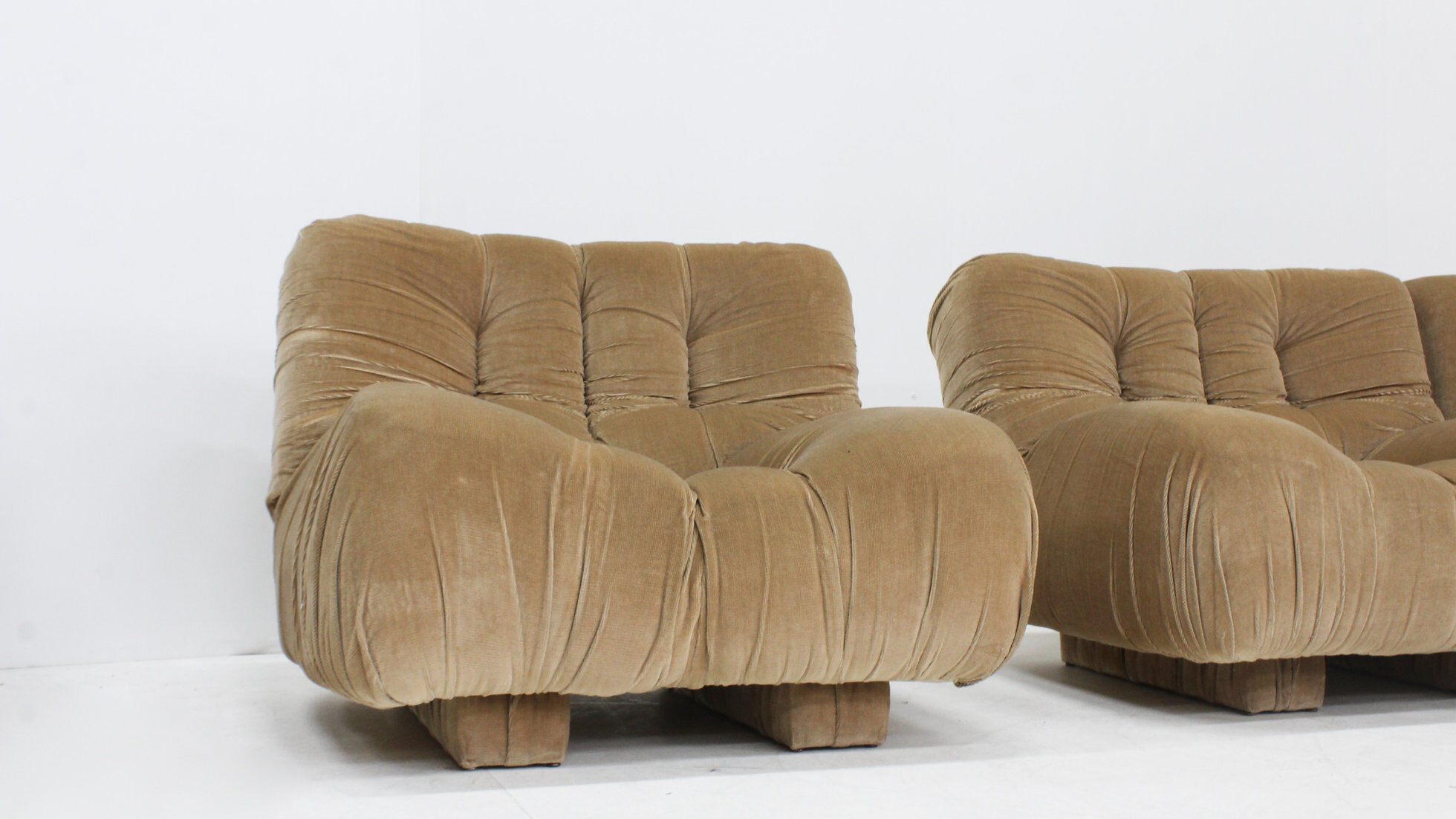 Vintage Italian curved modular sofa by Rossi di Albizzate 1970s