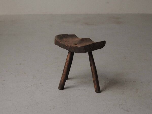 Tabouret de traite en bois massif, Art-populaire, Cévennes, vers 1900