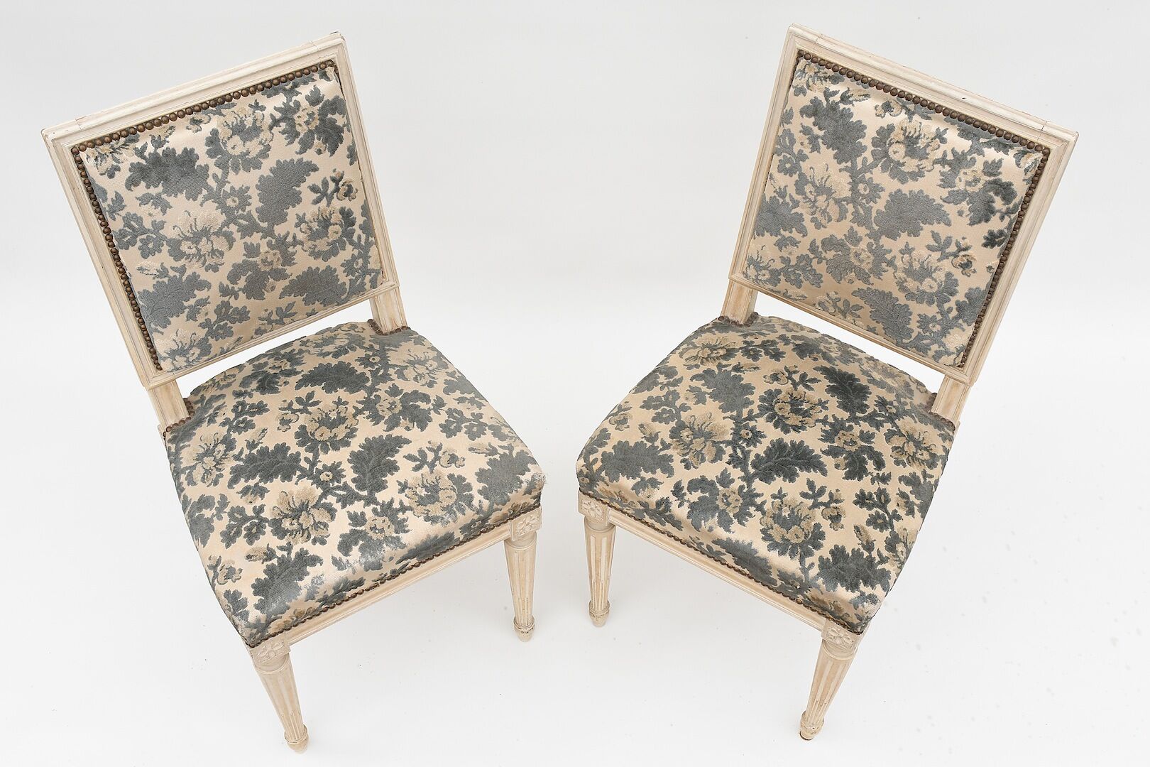 Série de 5 chaises de style Louis XVI