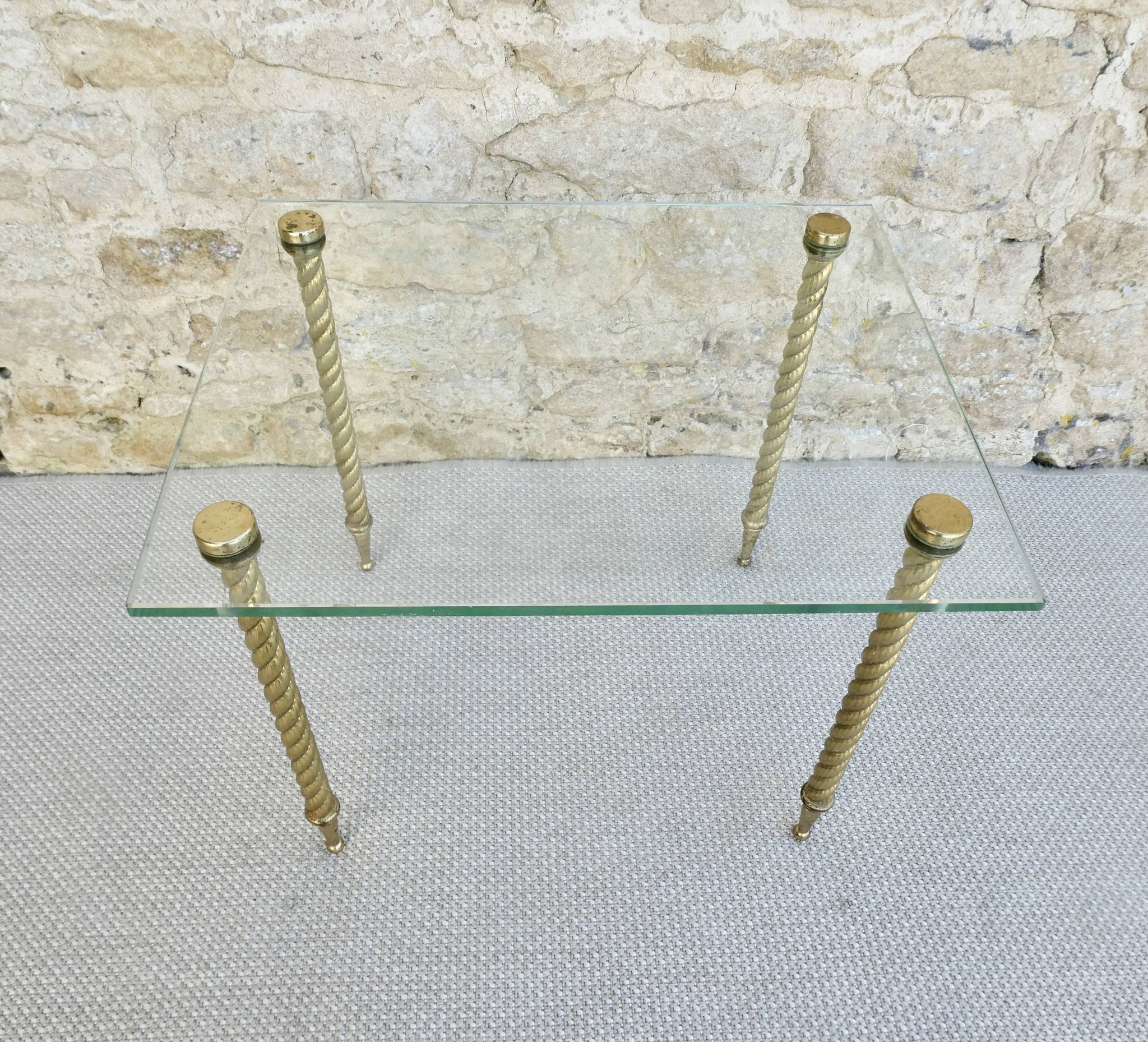End of sofa, glass and twisted legs in gilded metal