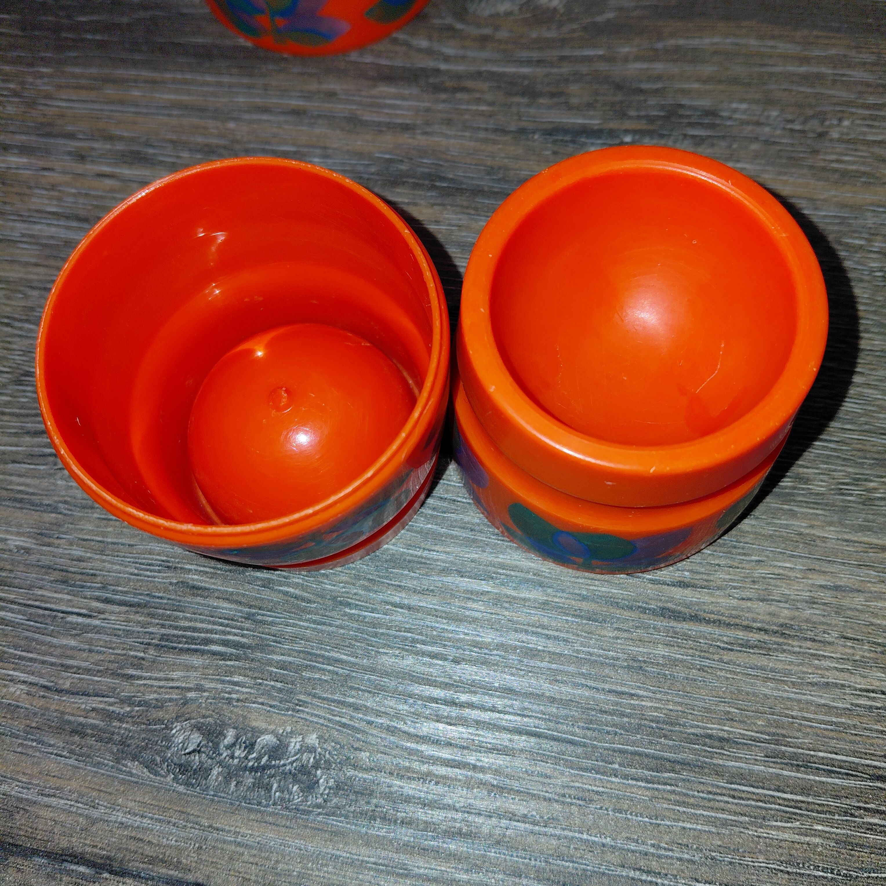5 orange plastic egg cups EMSA