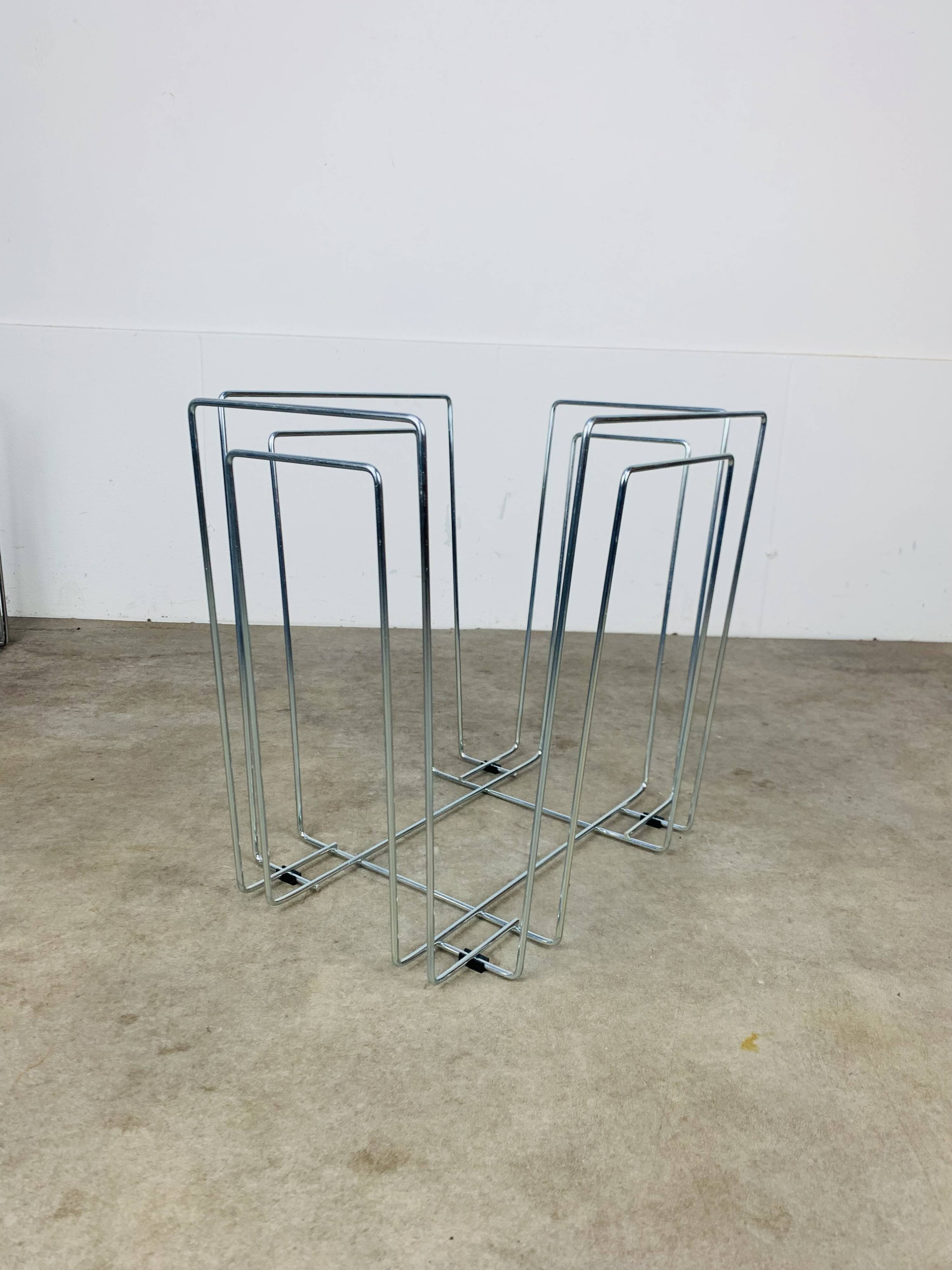 Chrome metal magazine rack from the 80s in the style of Willy Glaeser for TMP.
