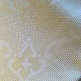 Nappe damassée jaune pâle et crème