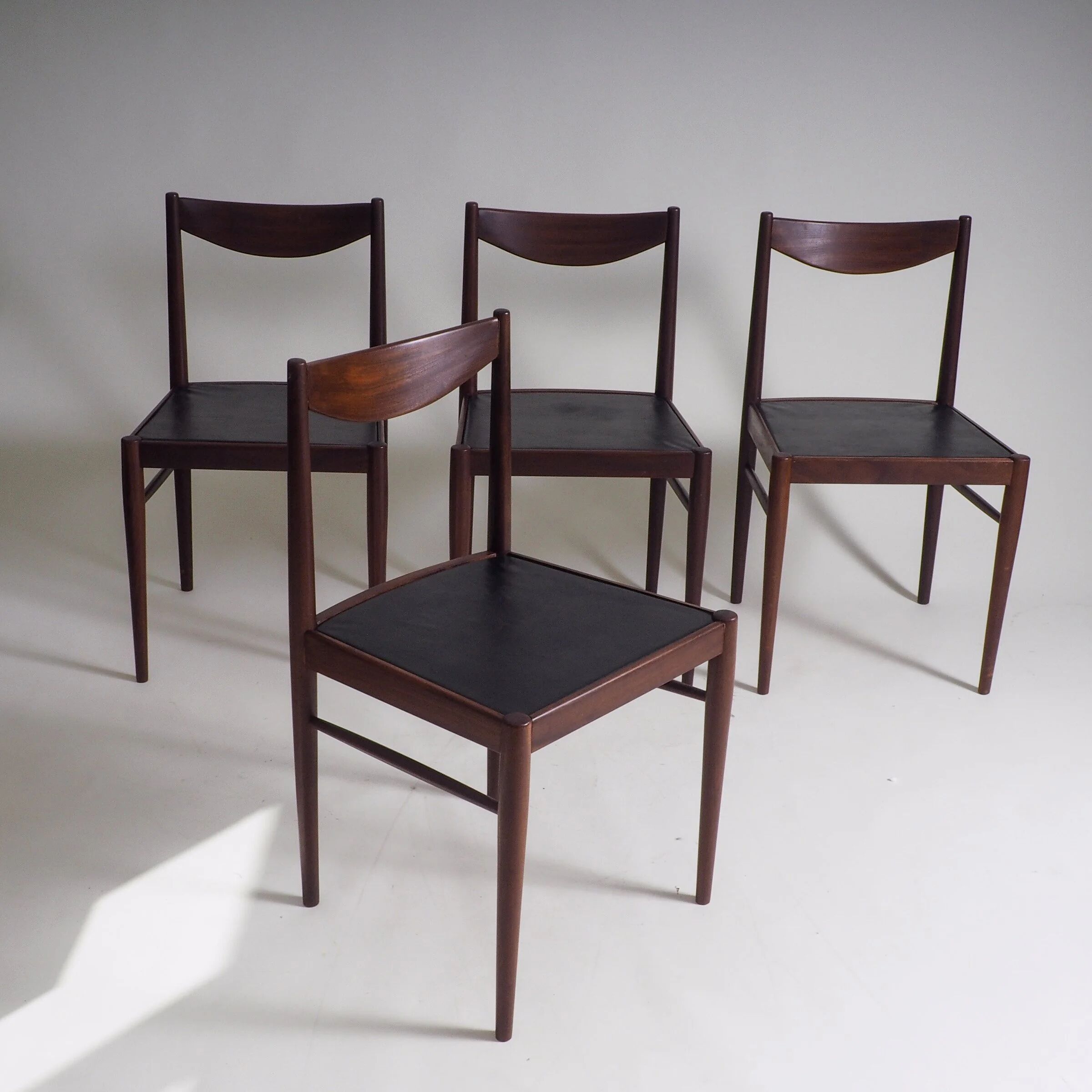 Set of 4 mid-century dining chairs
