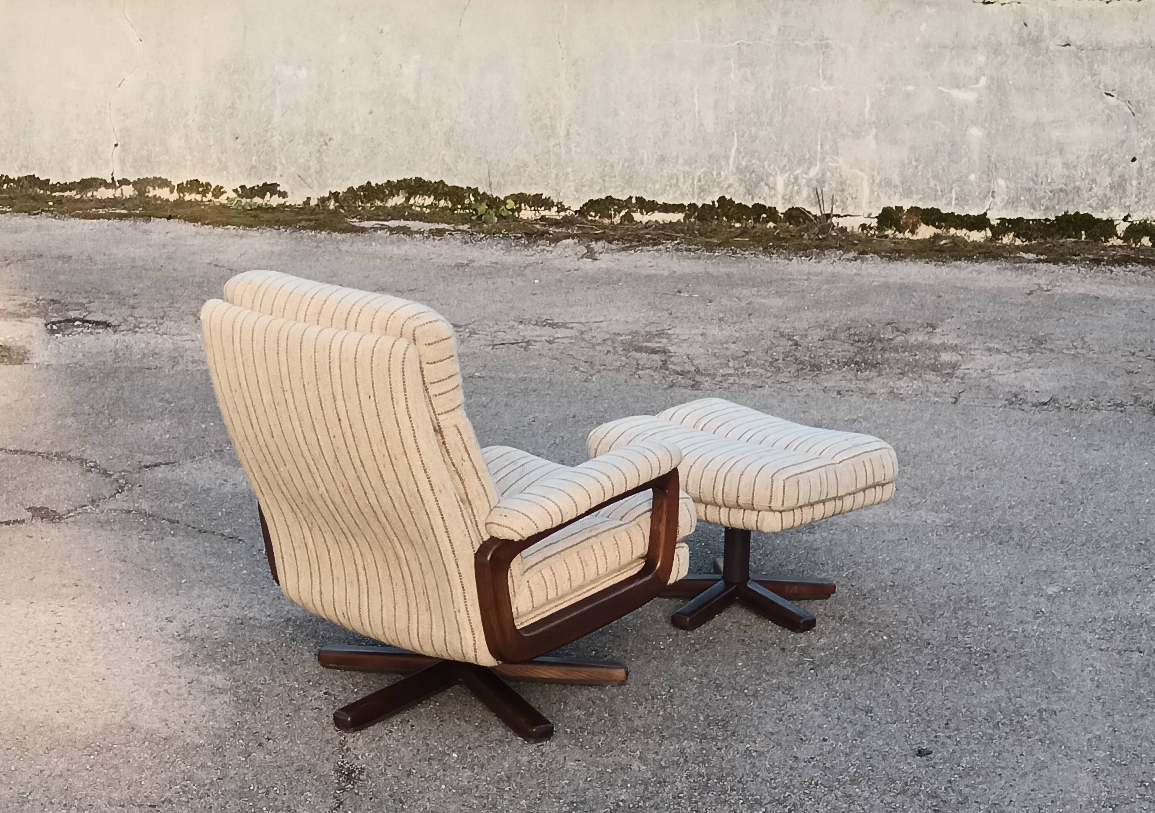 Fauteuil et ottomane pivotant Midcentury 1970