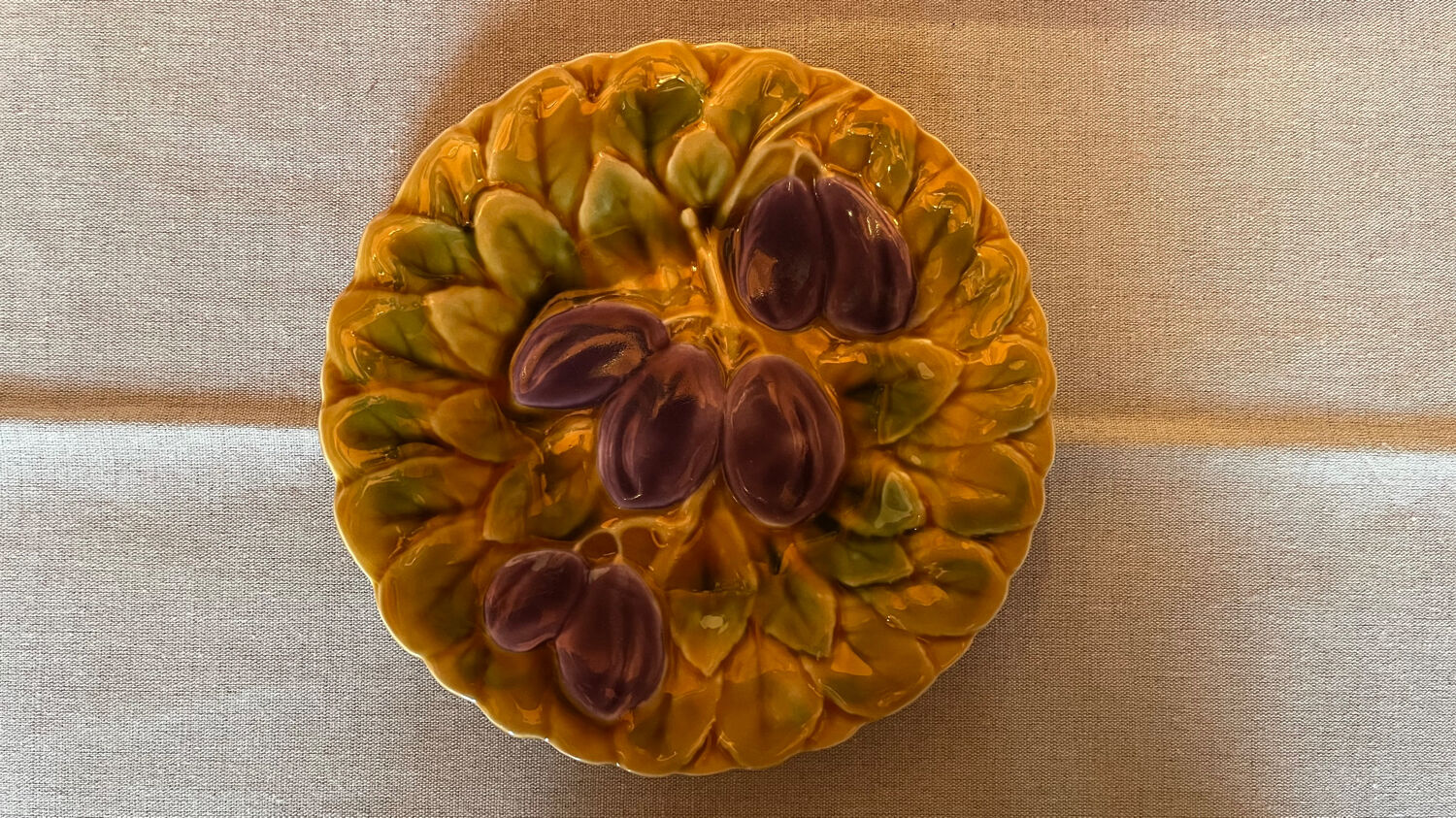 Set of 8 Sarreguemines barbotine dessert plates