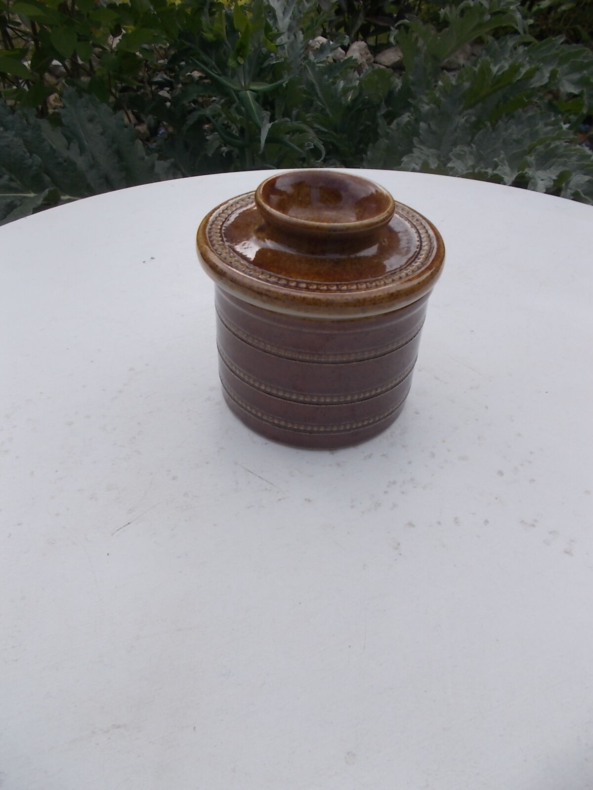 Water butter dish in Berry stoneware