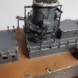 Maquette de navire de guerre croiseur "Emile Bertin" en métal peint 90 cm avec socle
