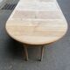 Table à manger ronde pied central extensible décapée en bois massif 3 rallo