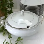 Soupière en porcelaine blanche