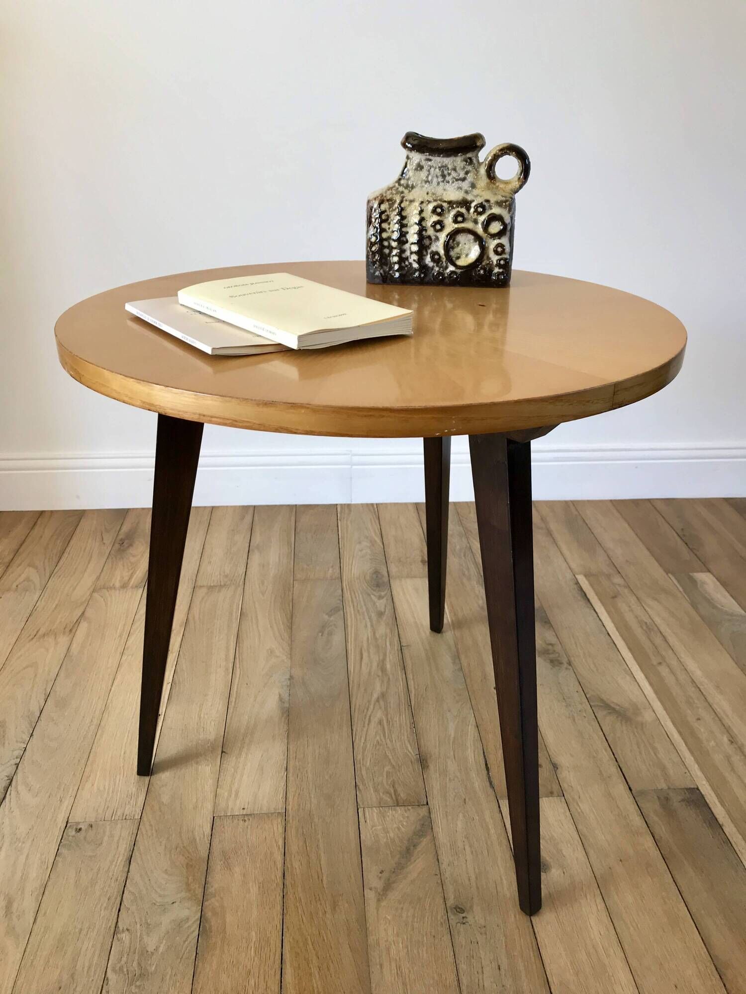 Tripod coffee table in wood and two-tone marquetry Scandinavian design 50s-60s