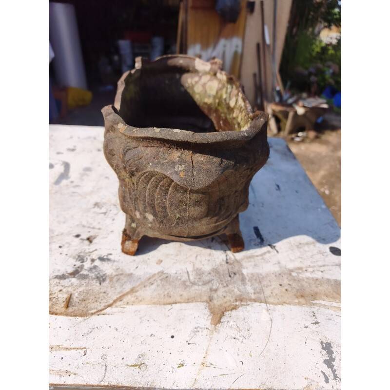 Pair of cast iron planters from 1900 by the Charleville-Mézières establishments.