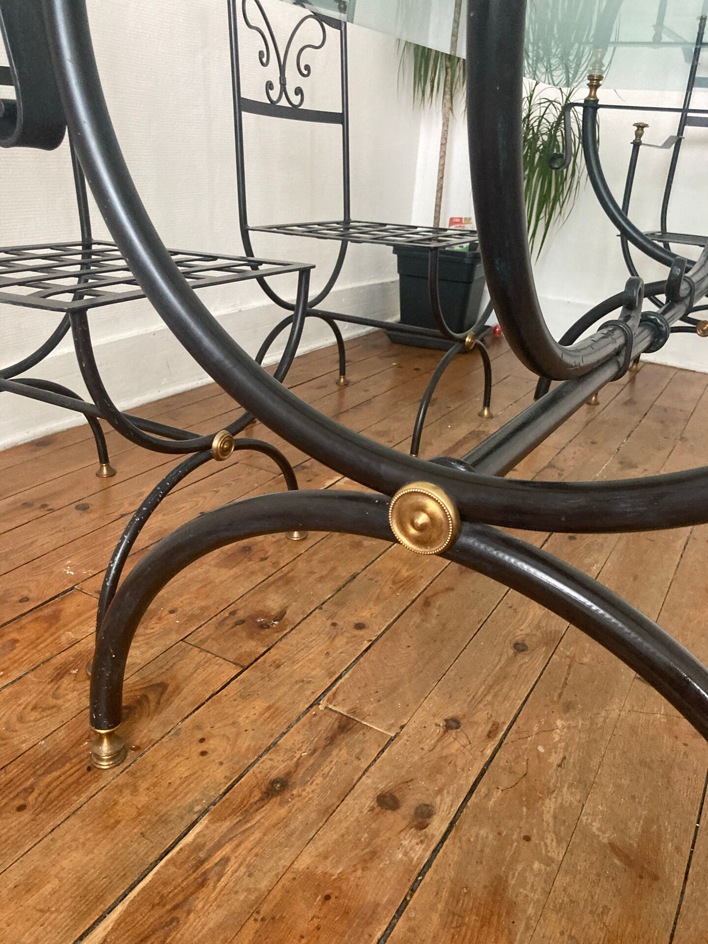 Ensemble table et chaise de fabrication ligne métal en fer forgé plein