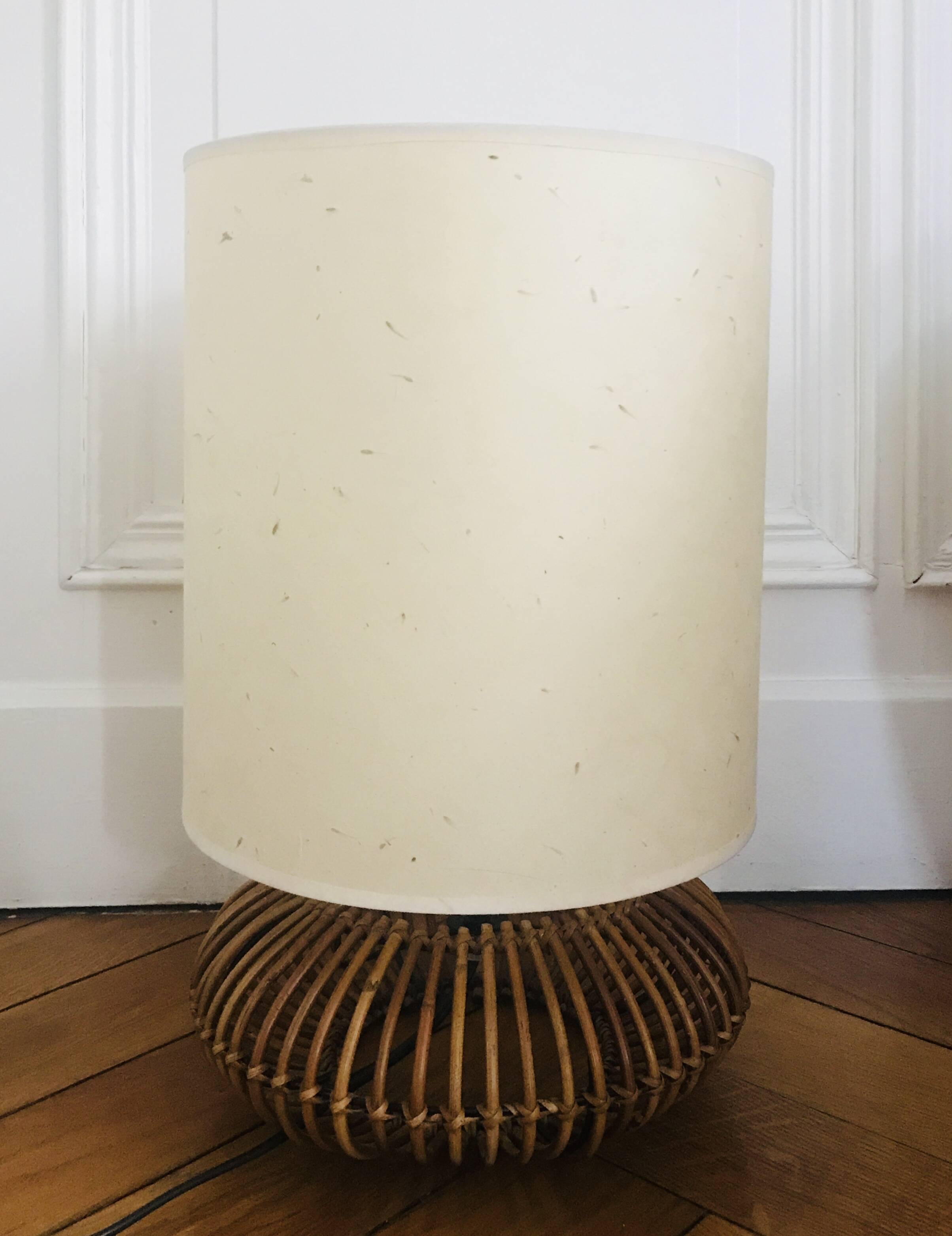 Table lamp with rattan base and papier-mâché hat