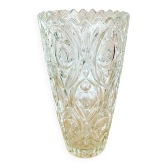 Vase en verre ciselé