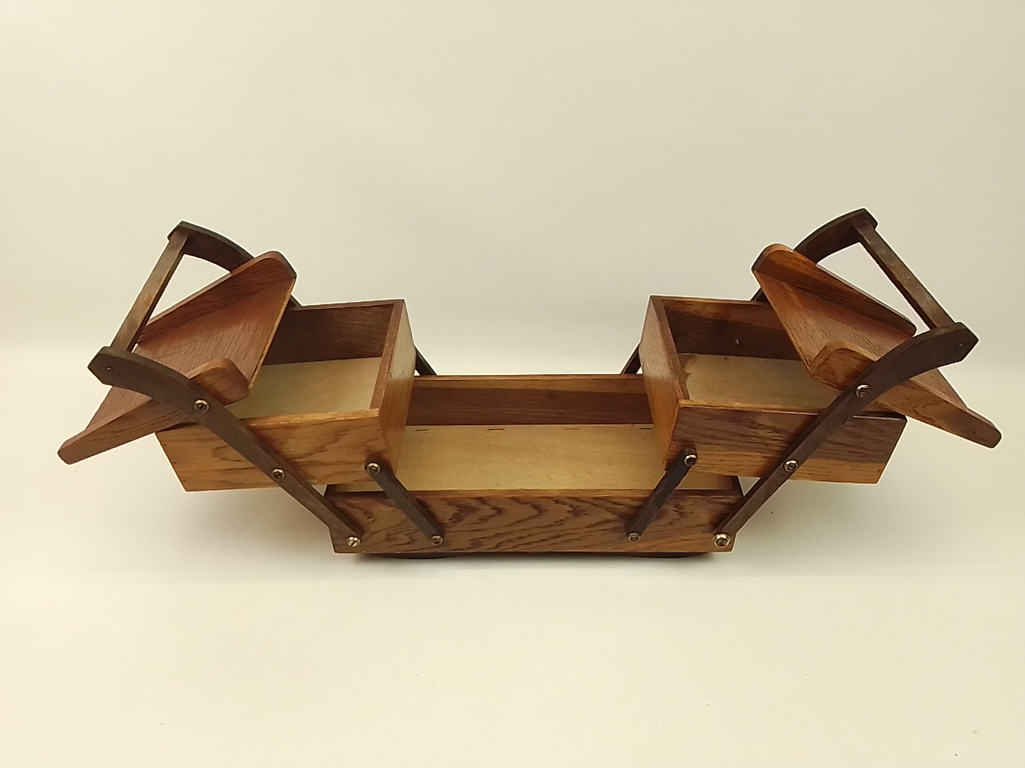 Wooden rust table worker