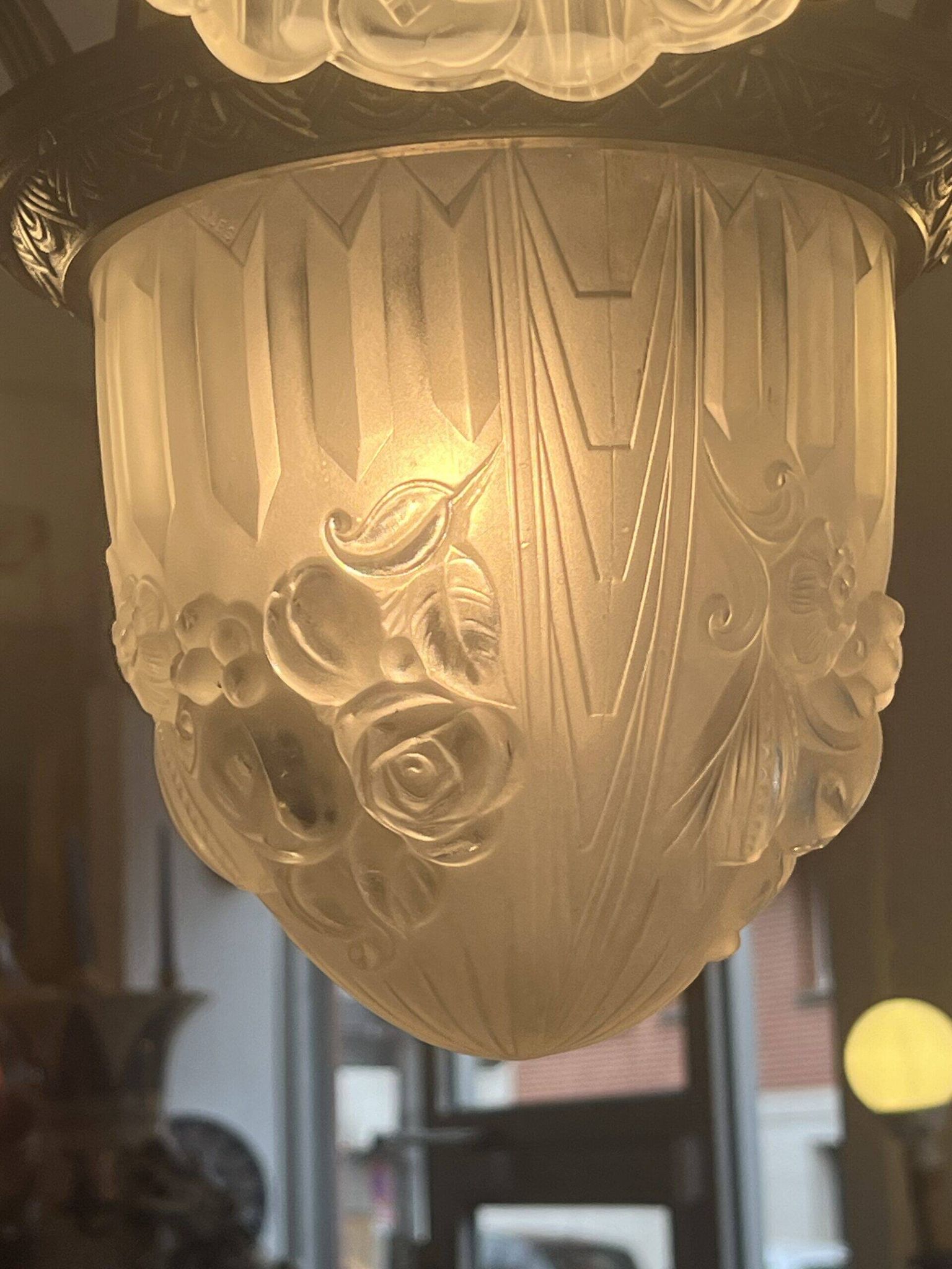 Pierre Gilles, beautiful art deco chandelier circa 1930 in bronze and molded glass