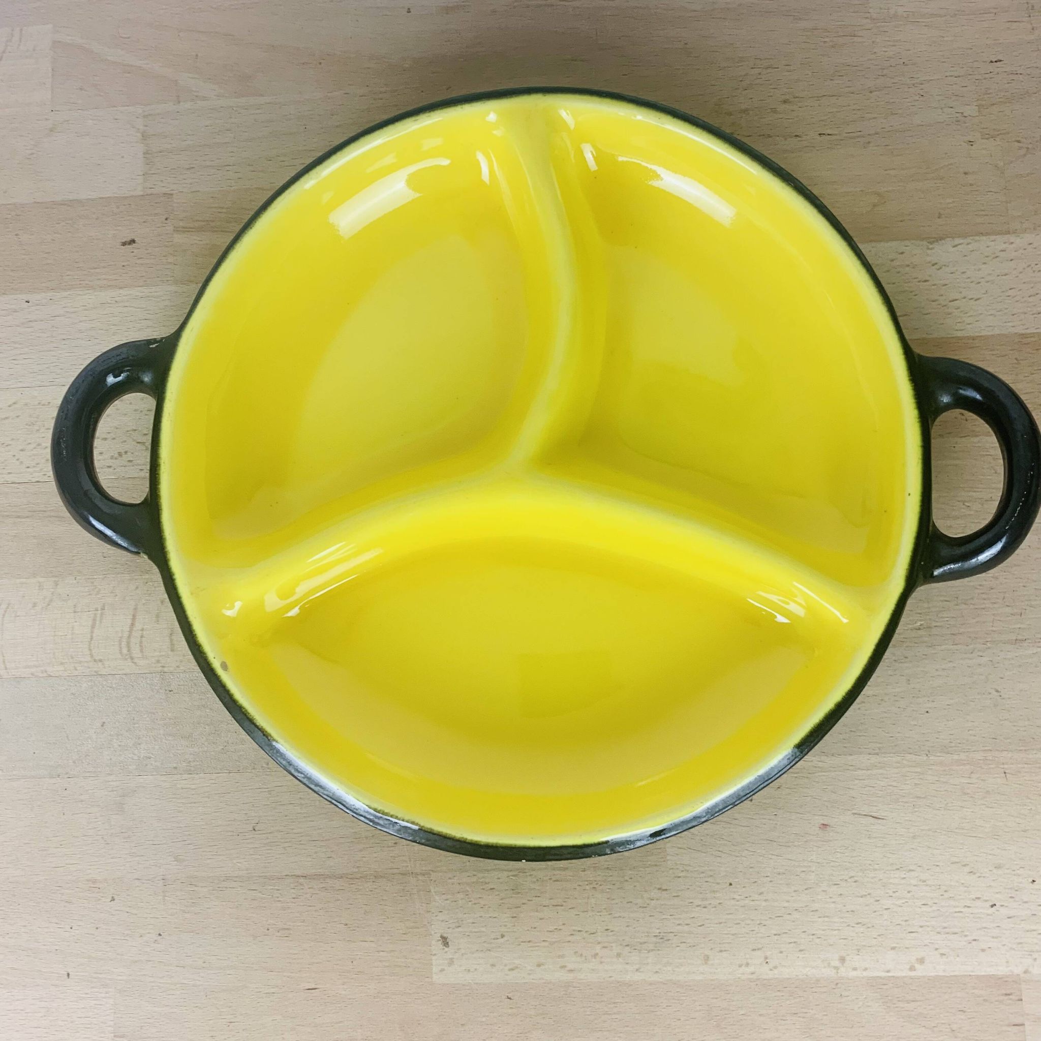 Plat rond céramique années 50 noir et jaune