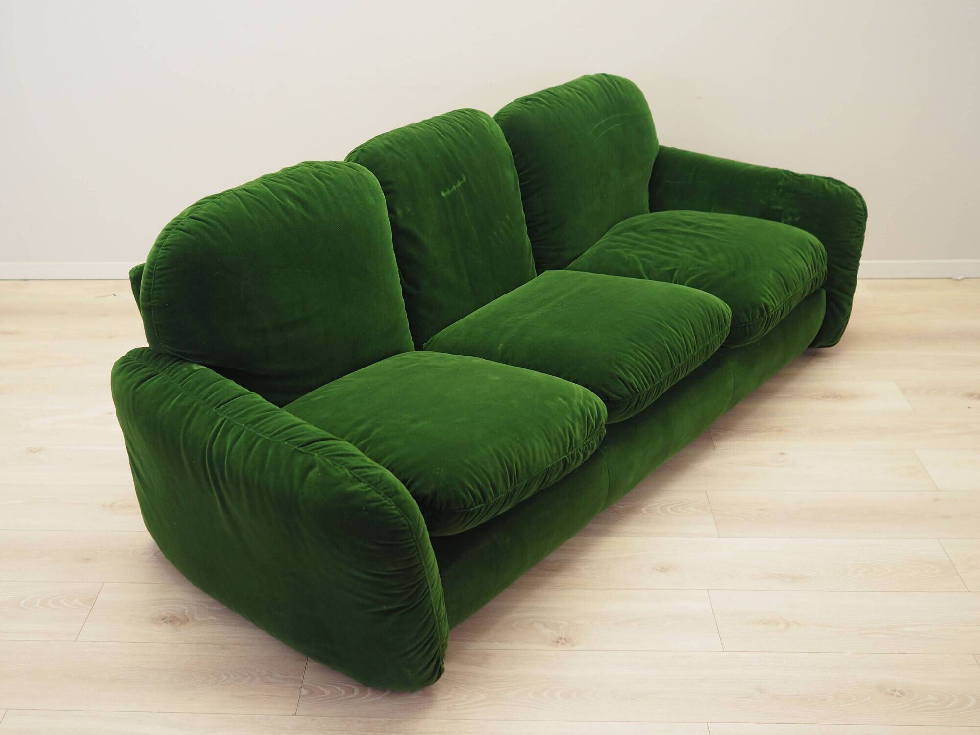 Green velour sofa, Italian design, 1970s, manufacturer: Busnelli, designer
