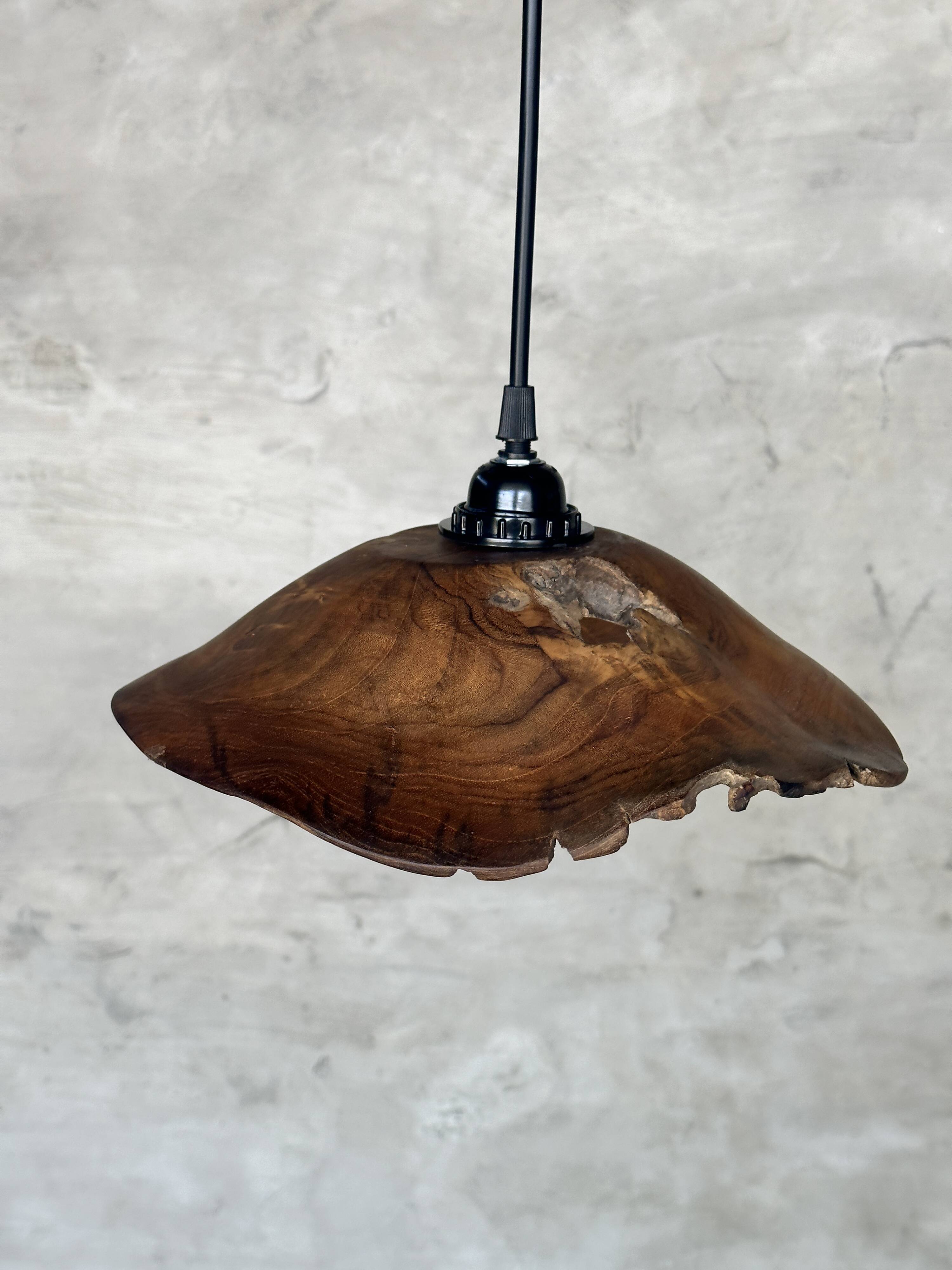 Small pendant light in corrugated teak leaf (Small D:30 H:20)