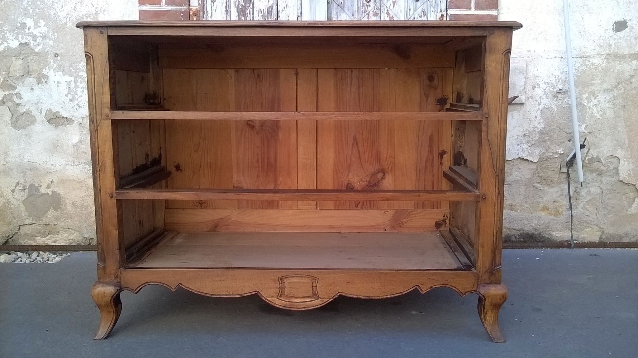 Louis XV dresser