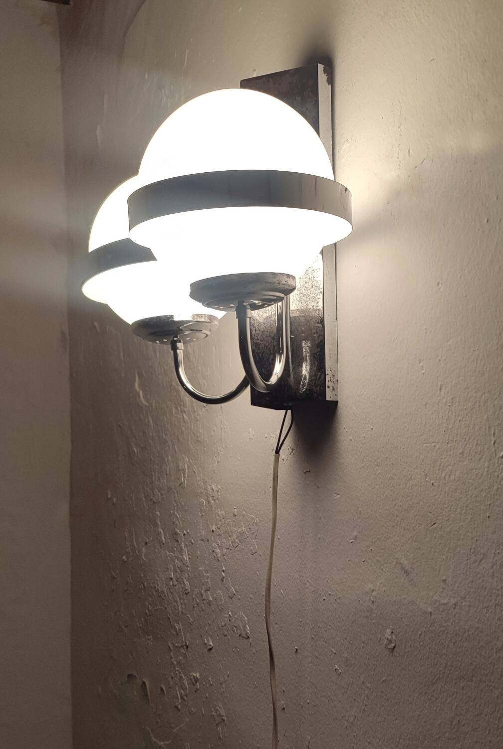 Aplique de pared metálico. Spain, 1970s.