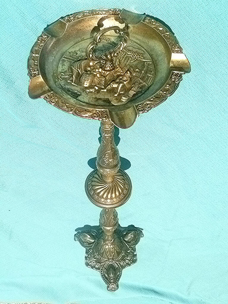 Ashtray on foot gilded metal
