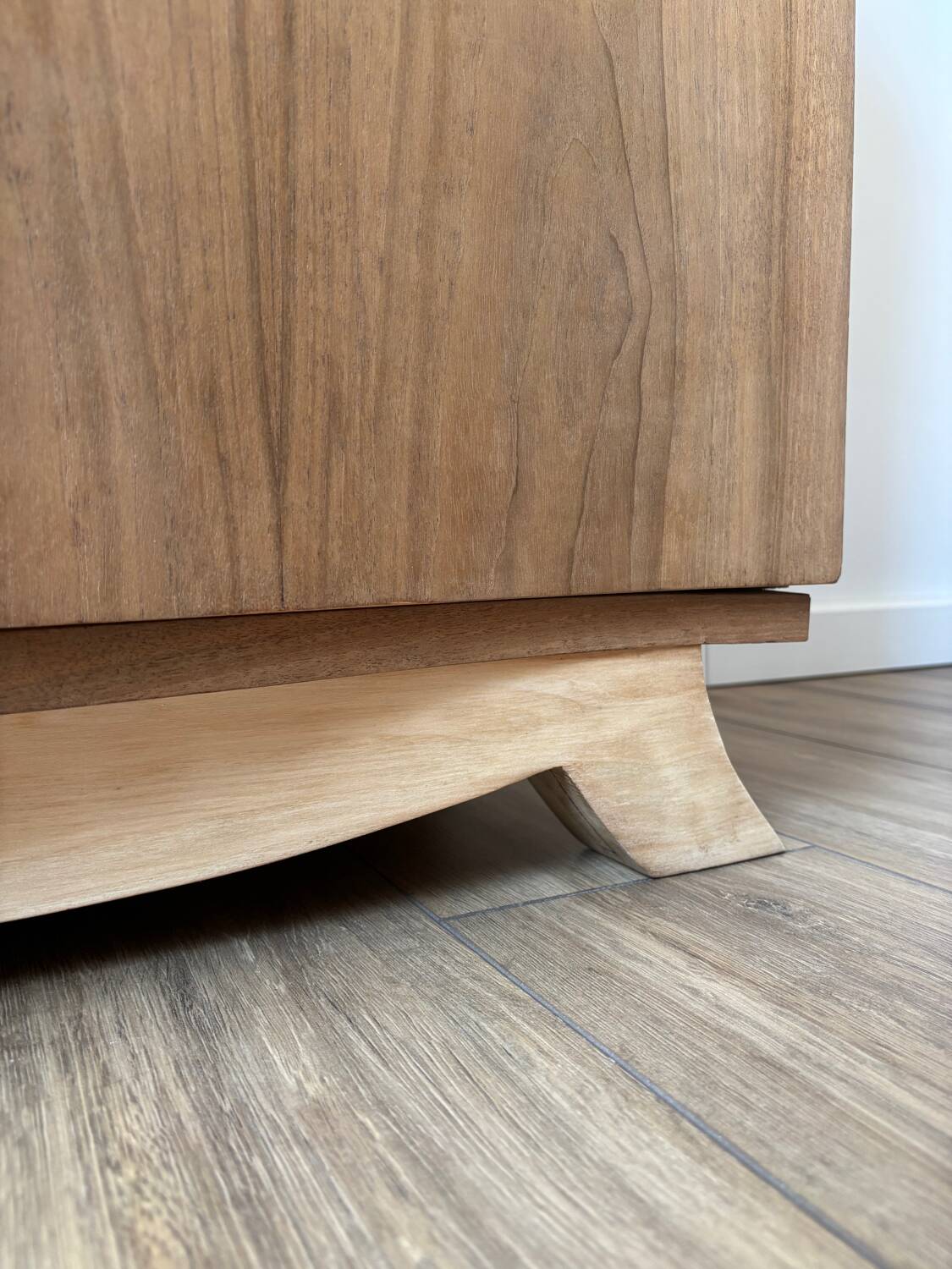 Grand buffet vintage pied moustache renové