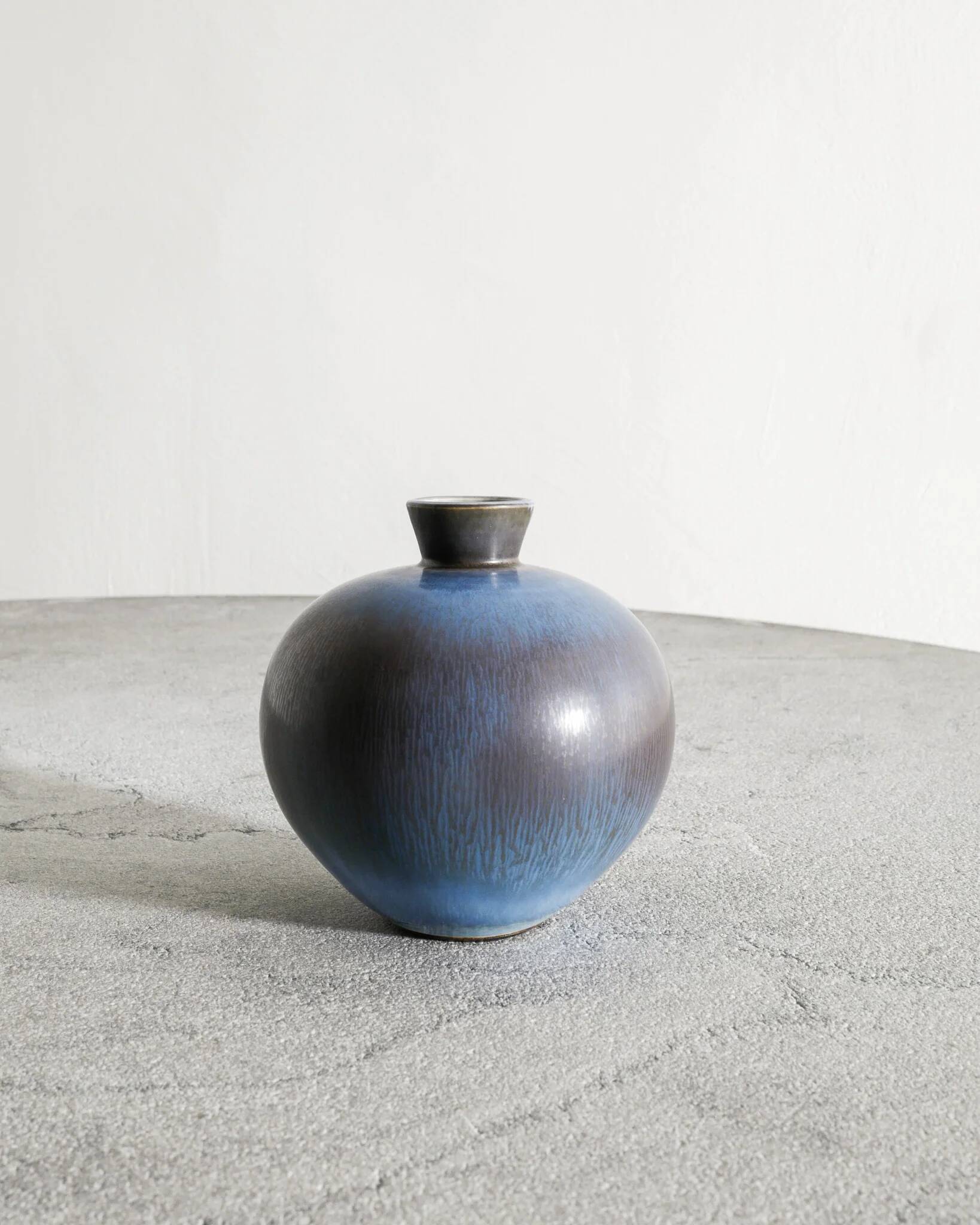 Ensemble de trois vases en céramique suédois du milieu du siècle par Berndt Friberg, années 1970.