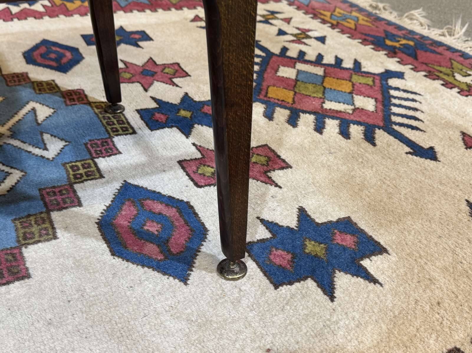 Table basse anglaise en acajou et hêtre des années 70