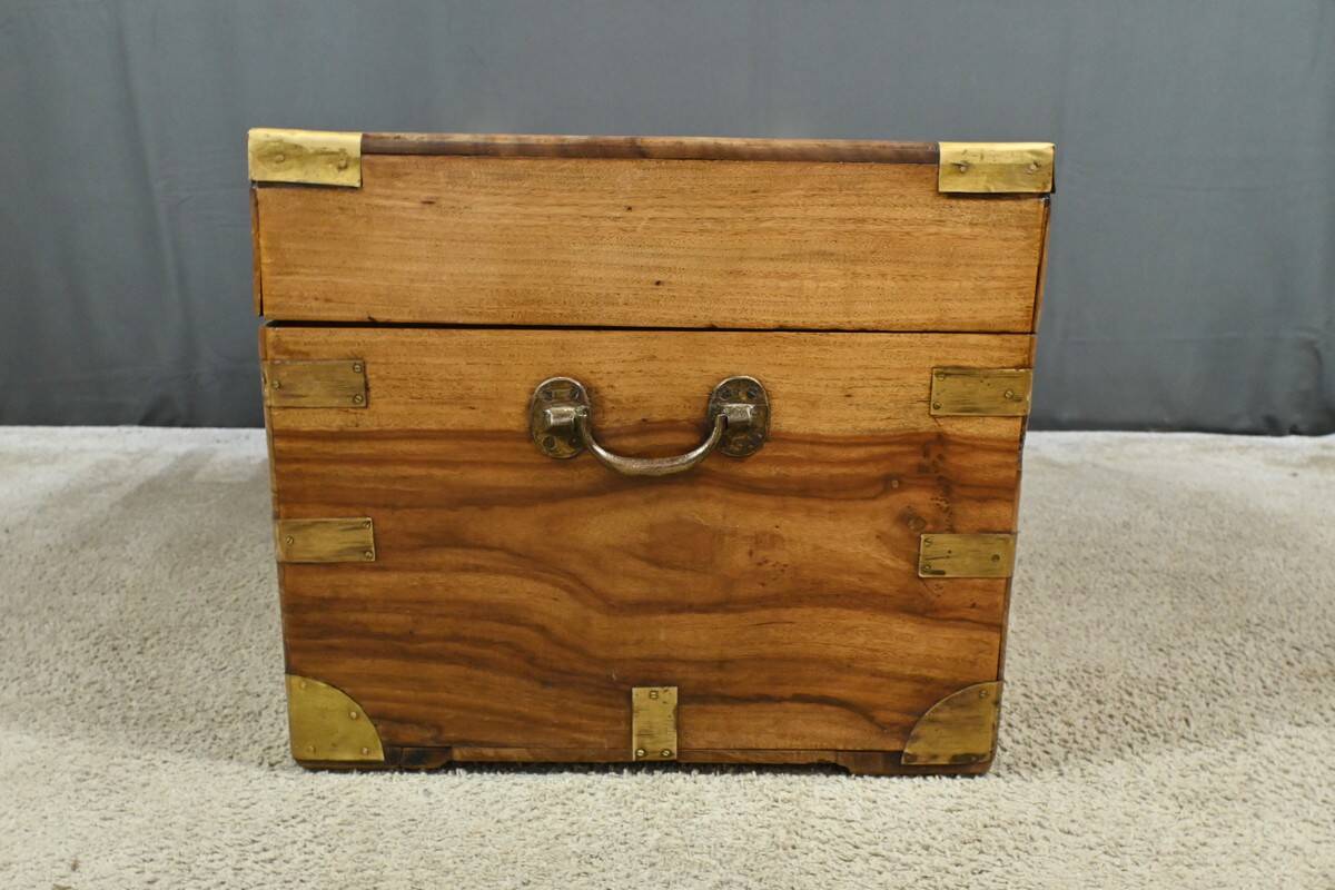 Marine trunk in camphor wood, India – Late 19th century